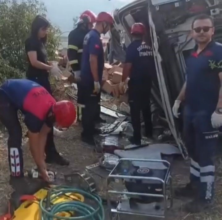 Osmaniye’de devrilen tırın sürücüsü yaralandı
