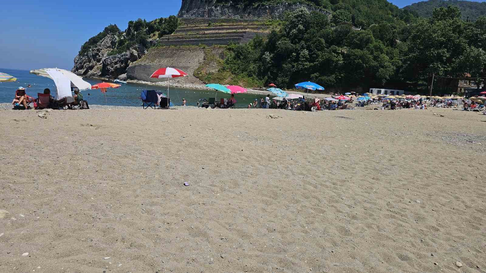 Vatandaşlar sıcak havada deniz keyfi yaşadı