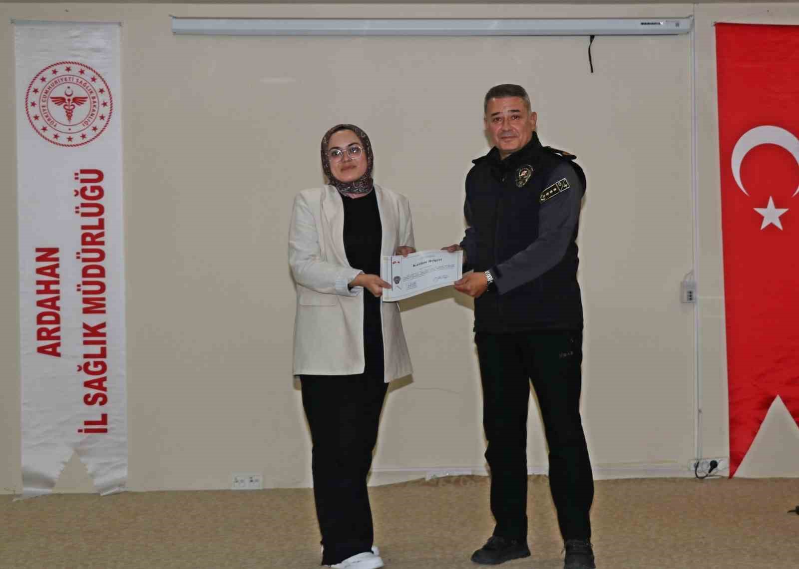 Polis, sağlıkçılara eğitim verdi