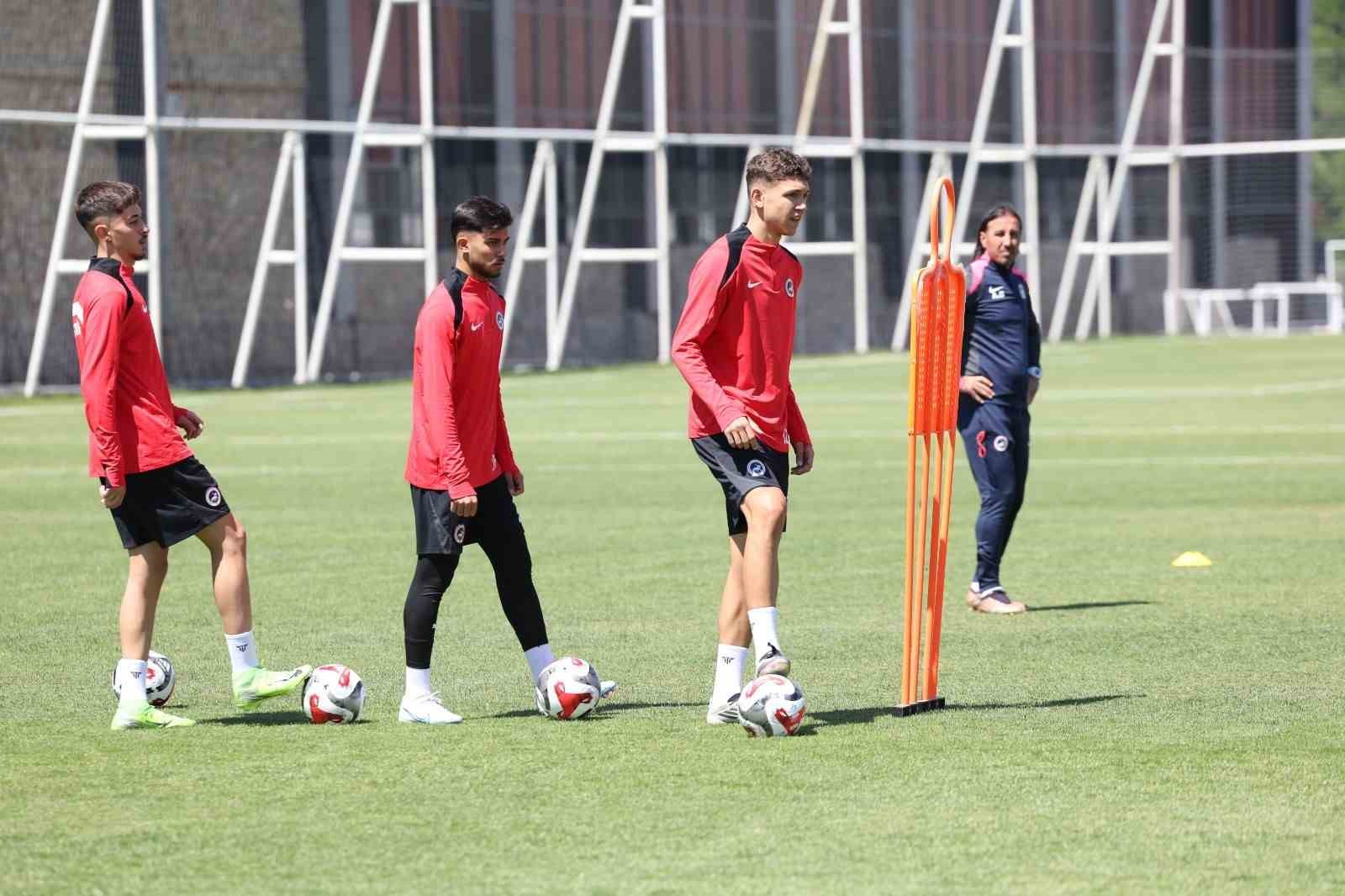 Erciyes Y&uuml;ksek İrtifa Kamp Merkezi, T&uuml;rkiye&rsquo;ye &ouml;rnek oluyor
