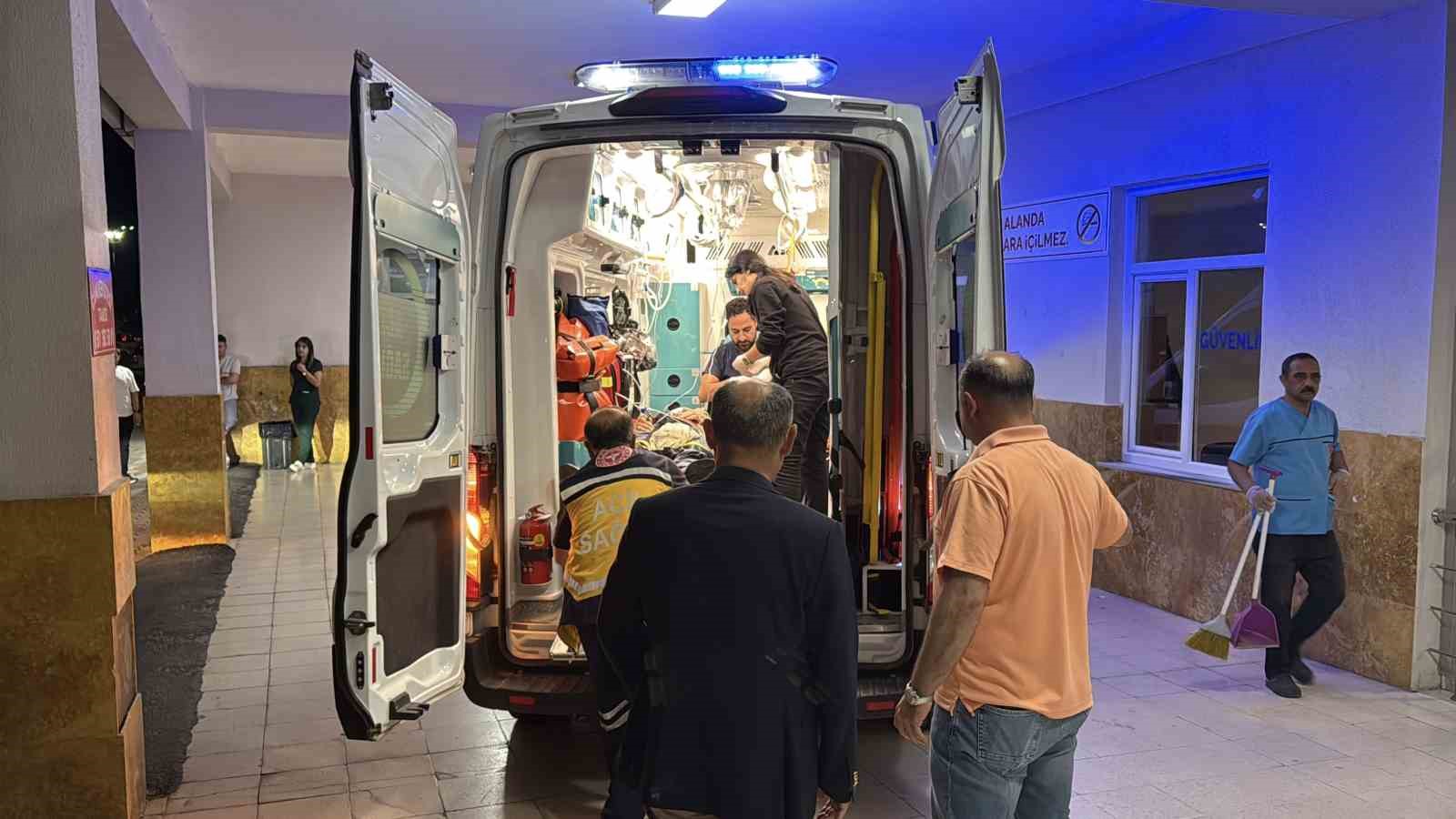 Sivas&rsquo;ta trafik kazası ge&ccedil;iren Bitlis eski Valisi Kara&ouml;meroğ&uuml;lu&rsquo;nun durumu ciddiyetini koruyor
