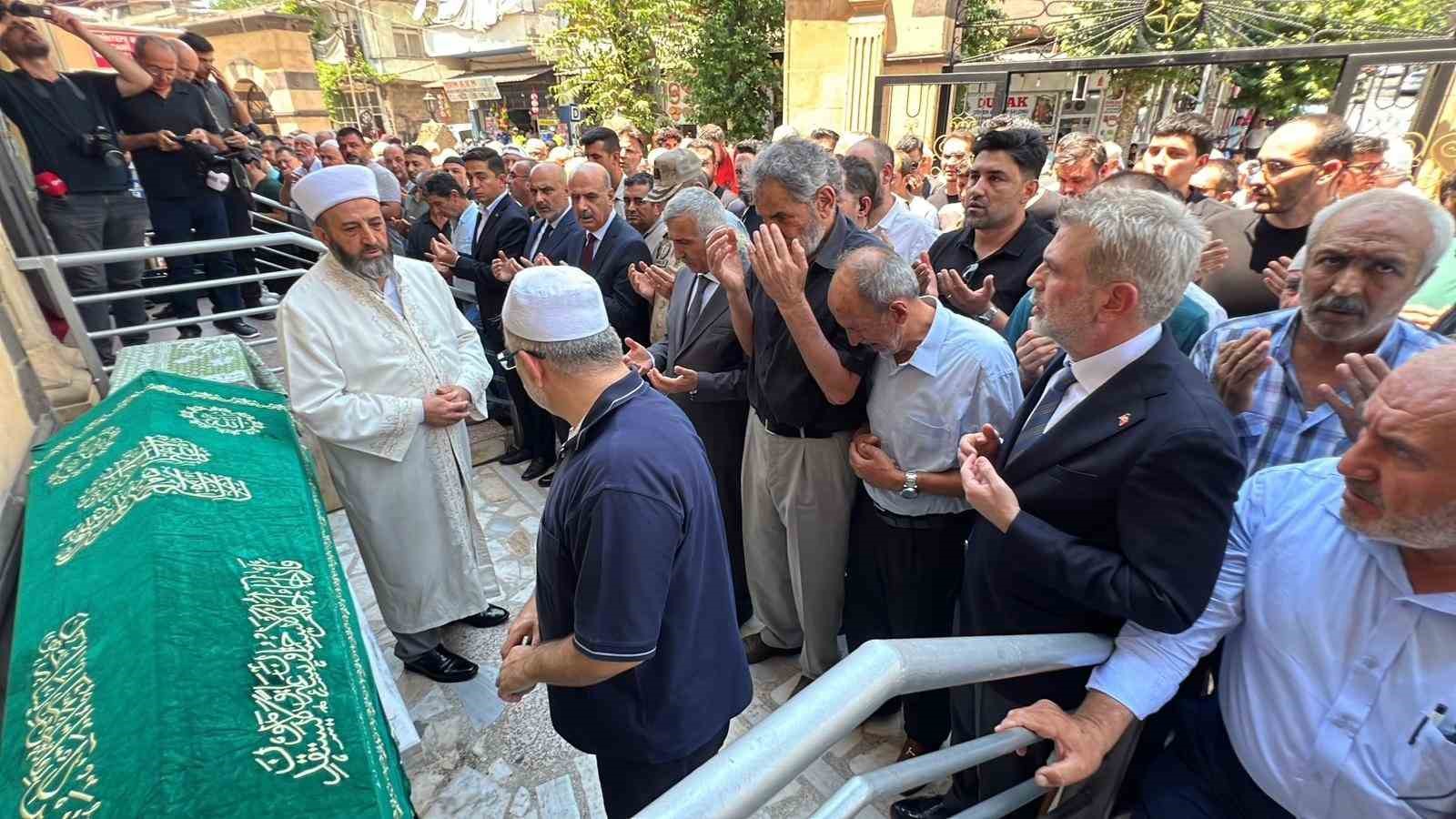 Ankara’daki yangında ölen anne ve 3,5 aylık oğlu Kahramanmaraş’ta toprağa verildi