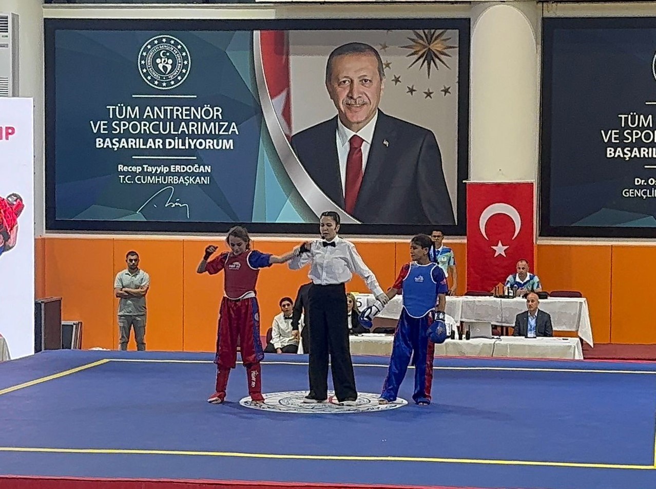 Meramlı sporcular Wushu Balkan Şampiyonası&rsquo;ndan madalyalarla d&ouml;nd&uuml;
