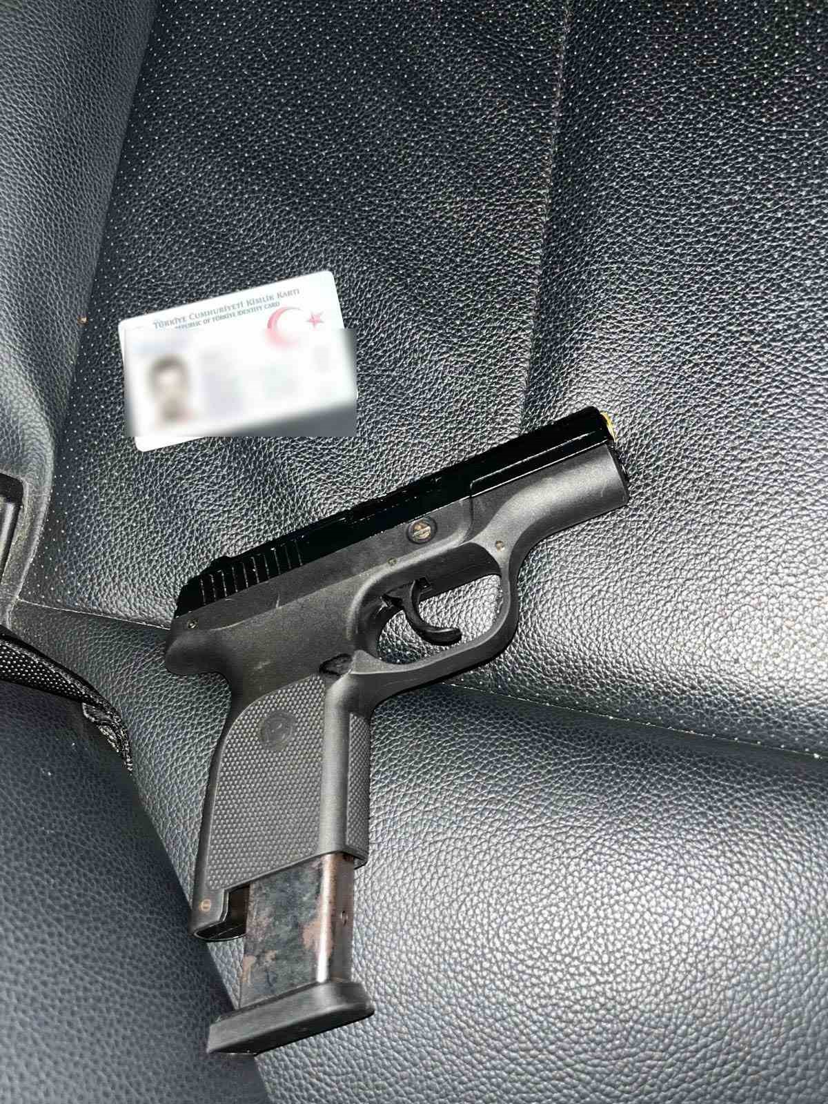 Esenler&rsquo;de ara&ccedil;tan havaya ateş a&ccedil;tılar
