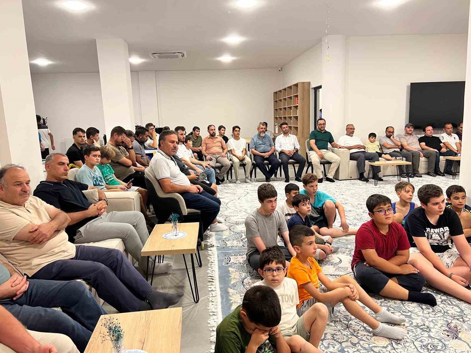 PAÜ Rektörü Prof. Dr. Güngör gençlerle buluştu
