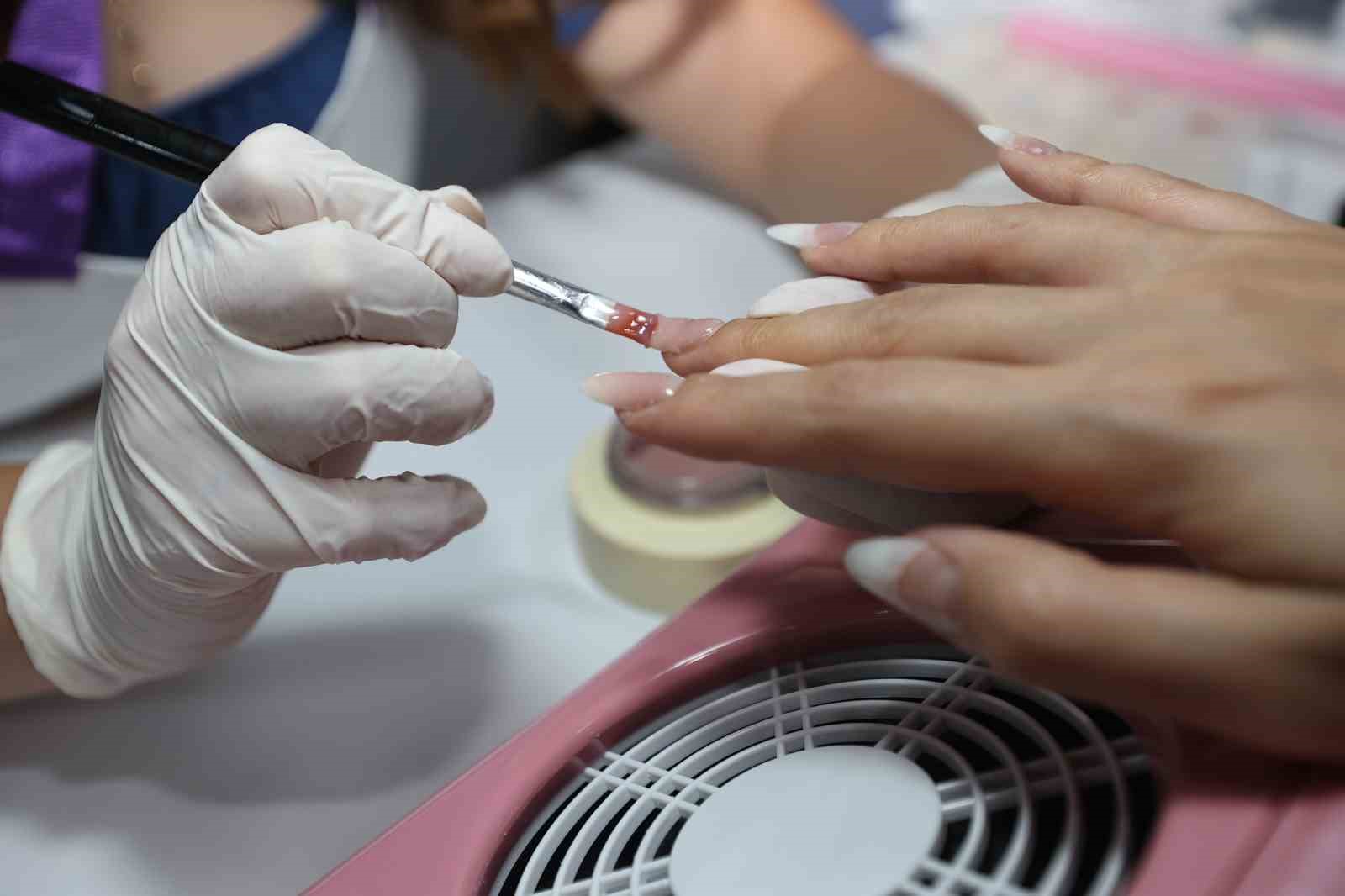 Muğla Büyükşehir’den kadınlara ‘Tırnak Bakım’ kursu