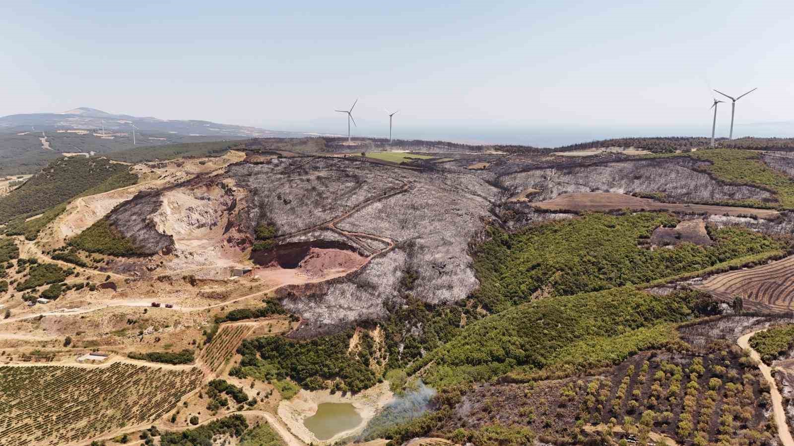 Yangında tahribatın boyutu havadan g&ouml;r&uuml;nt&uuml;lendi: Dev alanlar k&uuml;l oldu

