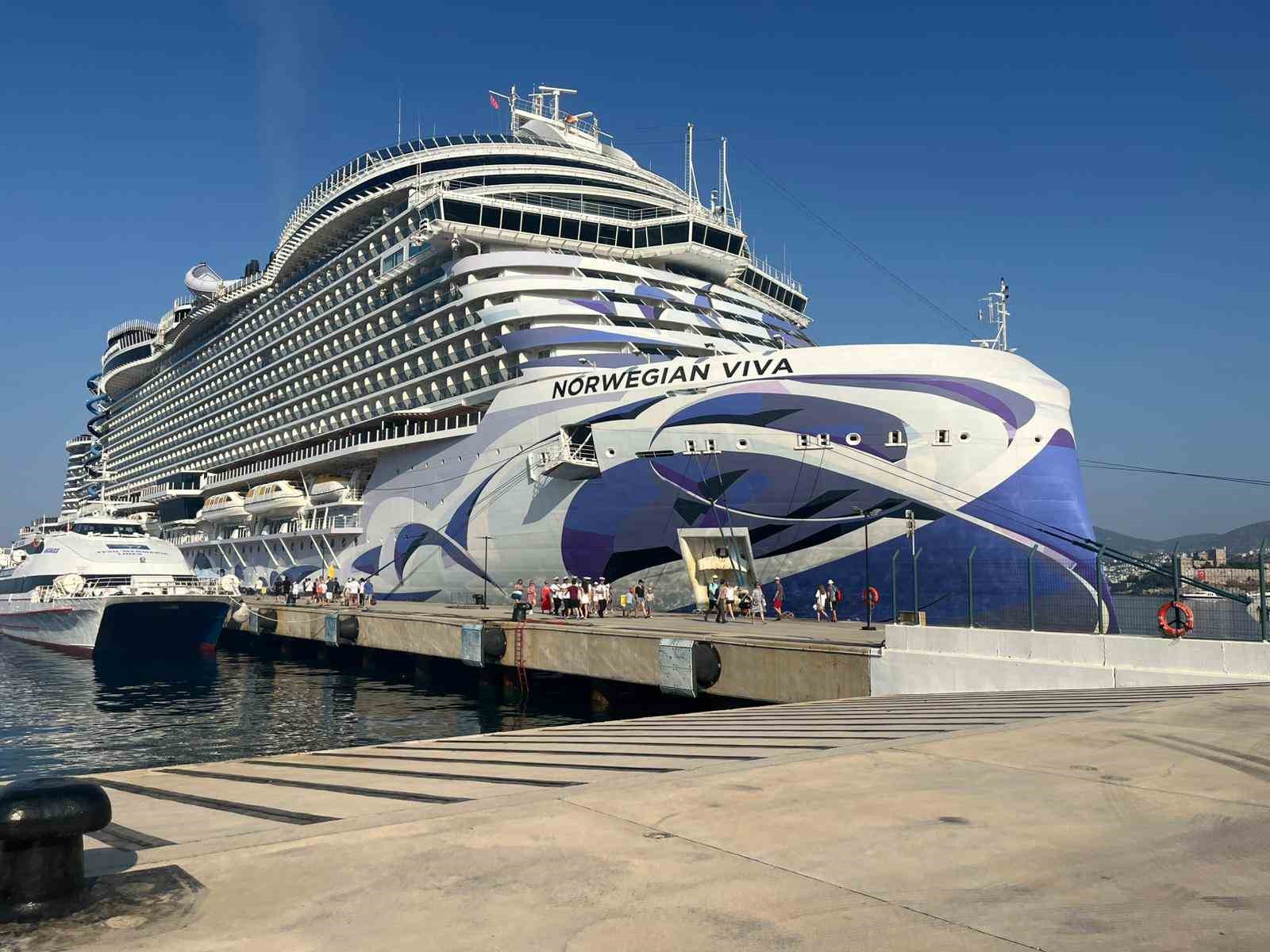 Dev gemi Bodrum’a ilk kez geldi