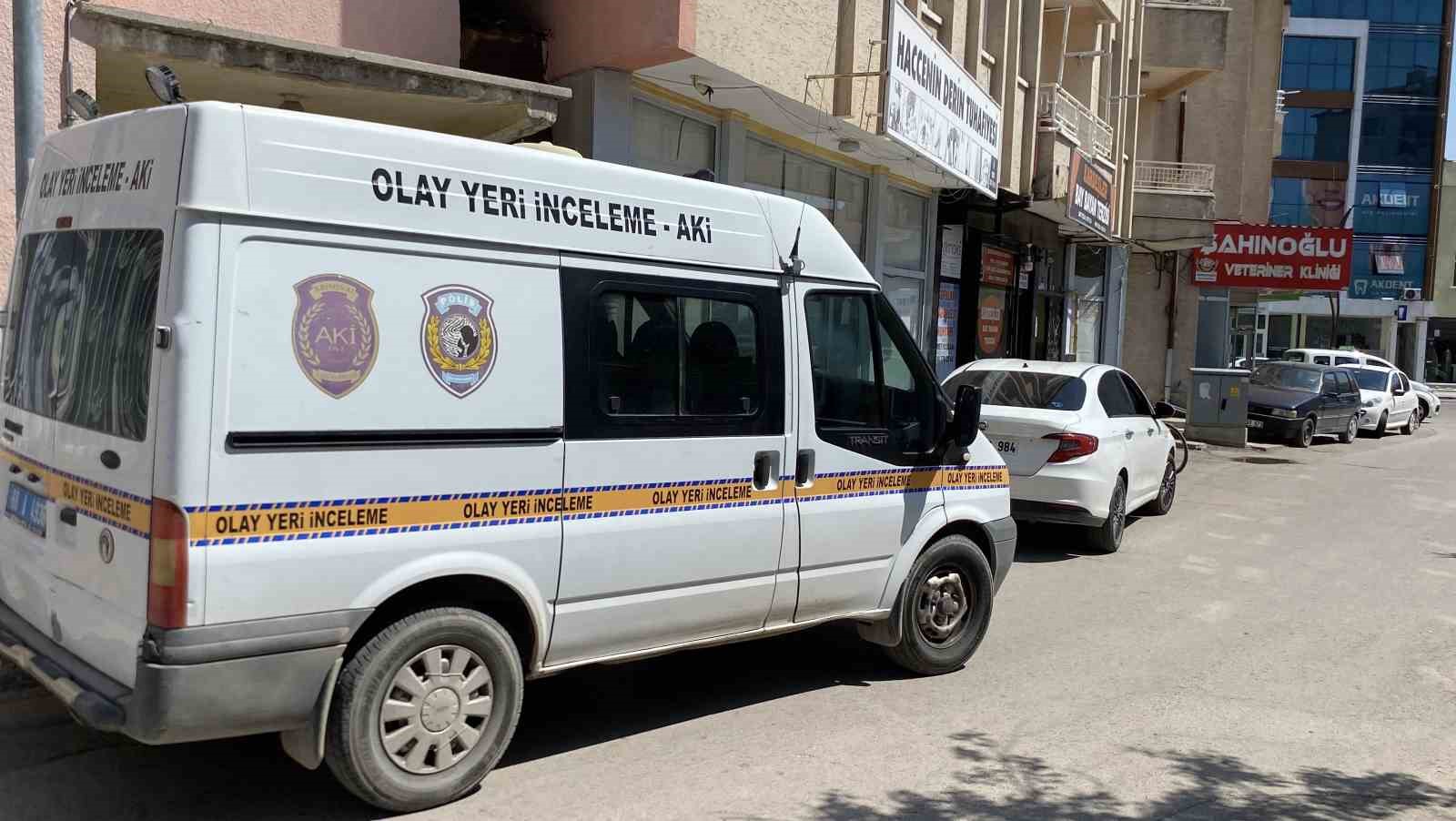 Balkondan düşen down sendromlu küçük çocuk ağır yaralandı