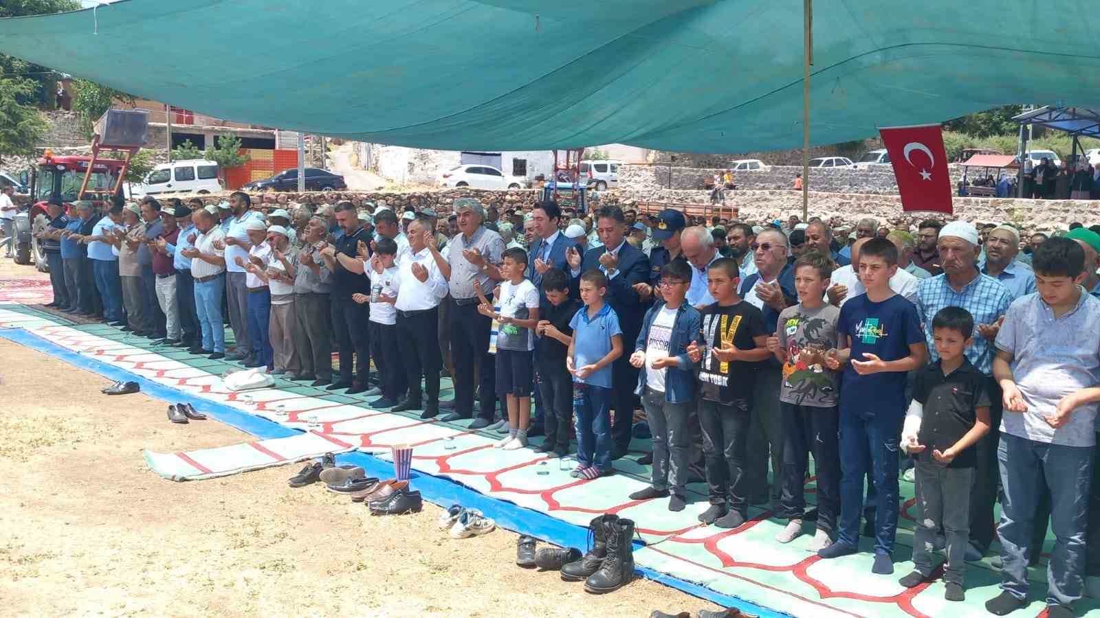 Develi’nin Çomaklı köyünde yağmur duası yapıldı