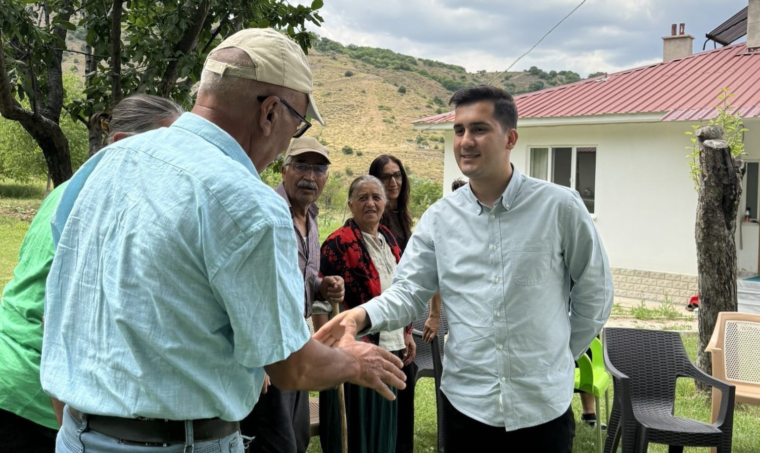Pülümür Kaymakamı Çolak, köy ziyaretlerini sürdürüyor