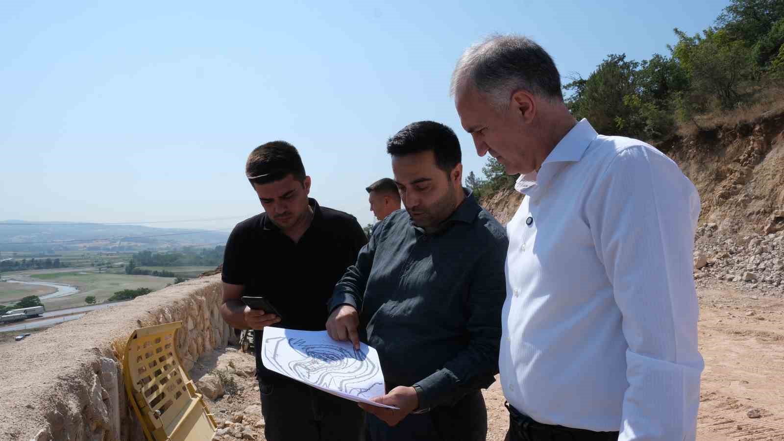 İneg&ouml;l Millet Bah&ccedil;esi&rsquo;nde &ccedil;alışmalar t&uuml;m hızıyla s&uuml;r&uuml;yor
