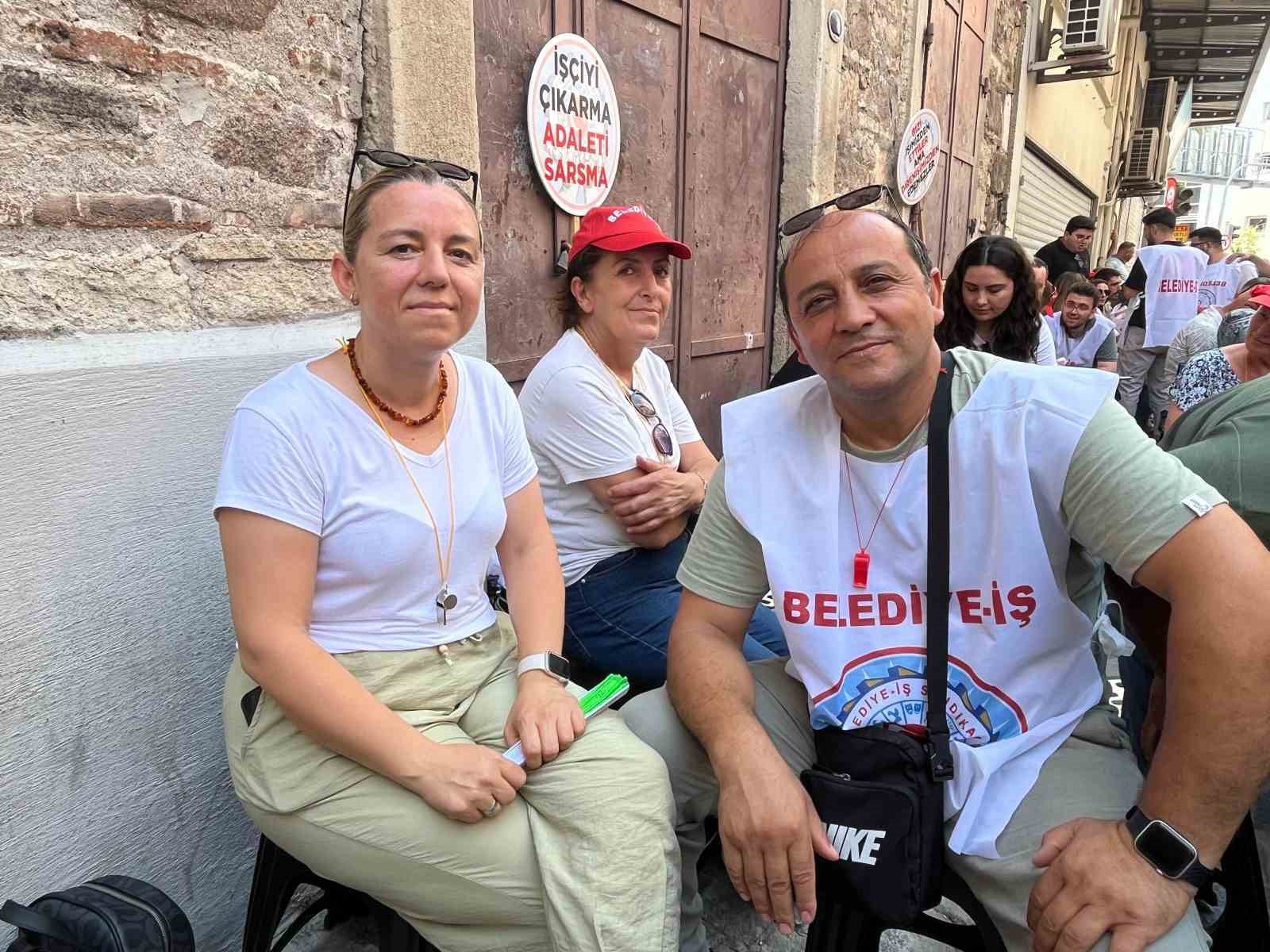 İzmir B&uuml;y&uuml;kşehir Belediyesi&rsquo;nde işten &ccedil;ıkartılan iş&ccedil;ilerin eylemi 9&rsquo;uncu g&uuml;n&uuml;nde s&uuml;r&uuml;yor
