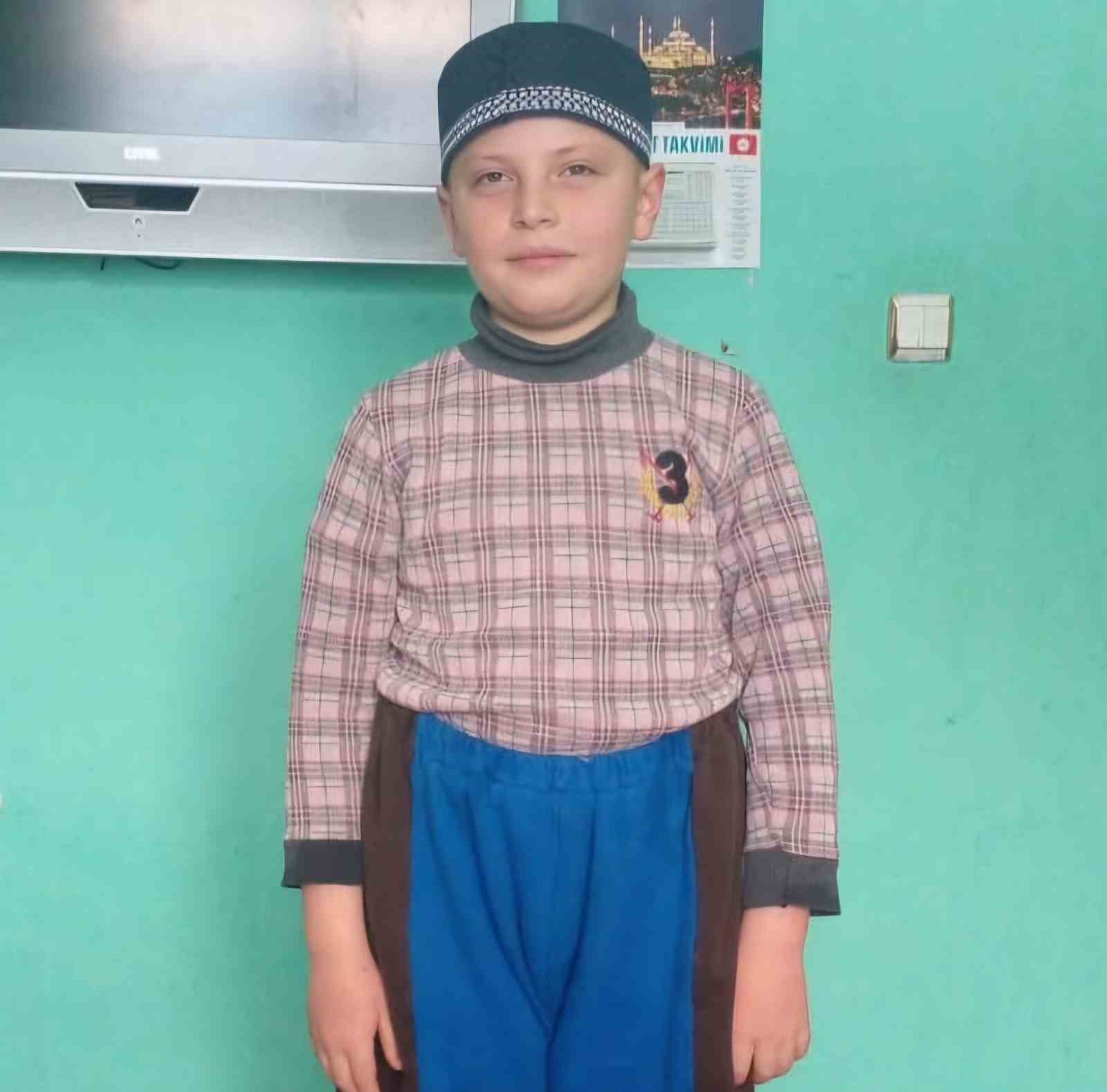 Gölette boğulma tehlikesi geçiren çocuğu imam kurtardı