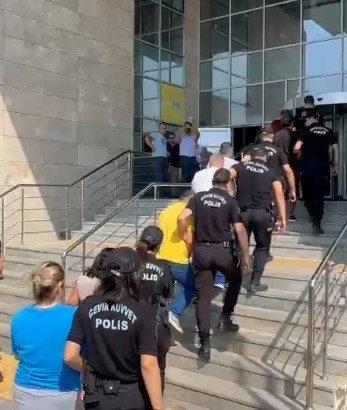 Mersindeki fuhu operasyonunda gzaltna alnan phelilerden 19u tutukland
