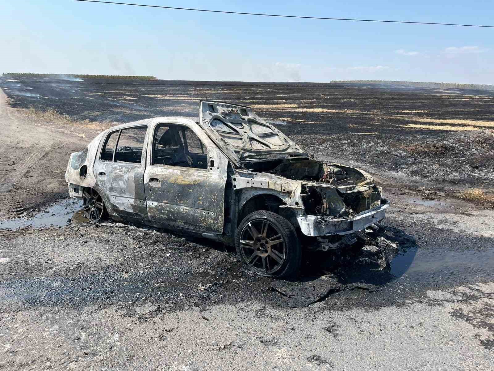 Tekirdağ’da seyir halindeki otomobil çıkan yangında hurdaya döndü