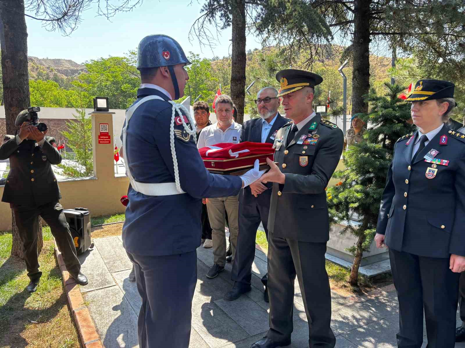 Şehidin naaşı 67 yıl sonra memleketinde toprağa verildi