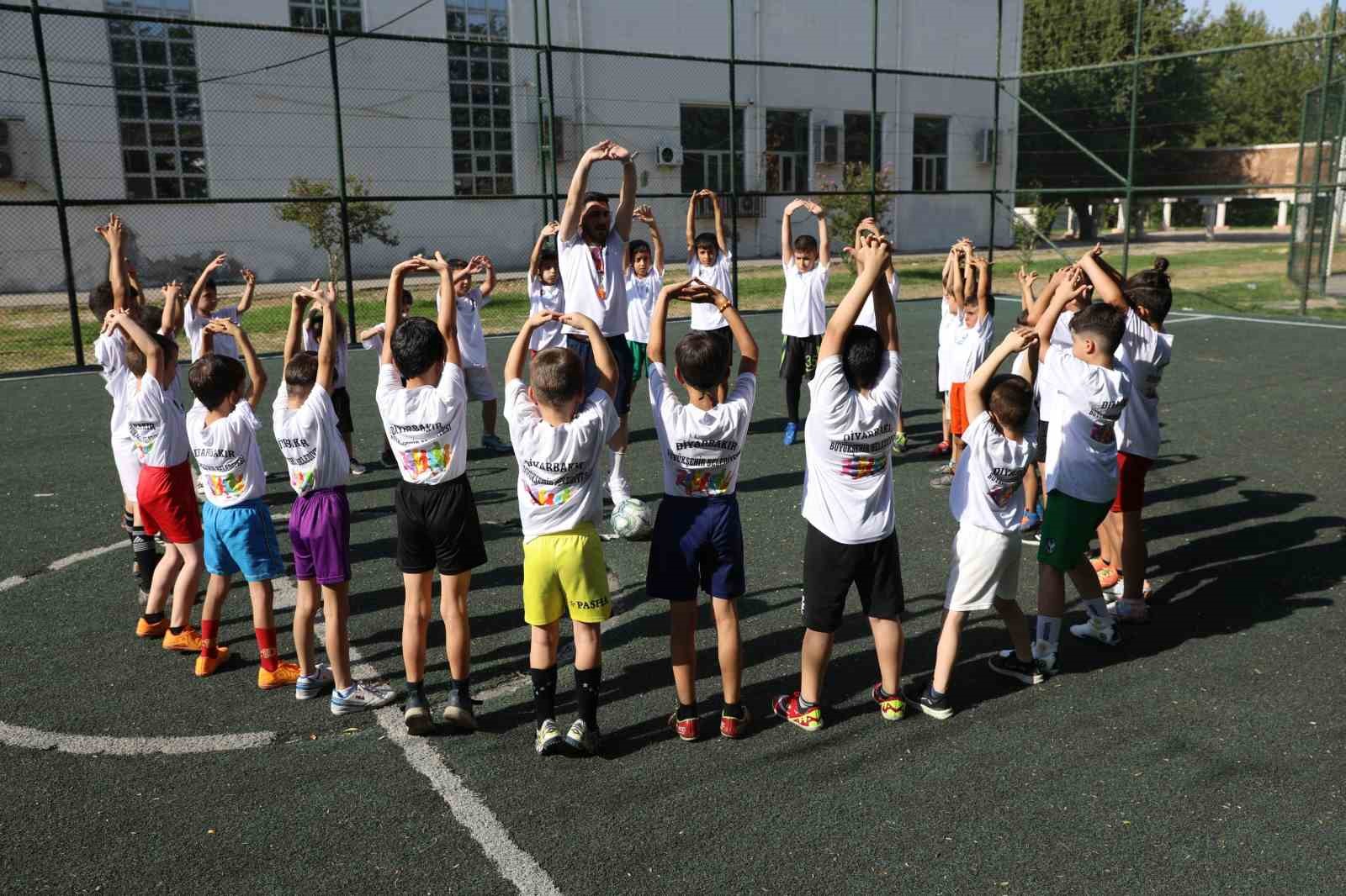 Yaz Spor Okulları, 5 bin 850 çocuğun katılımıyla başladı