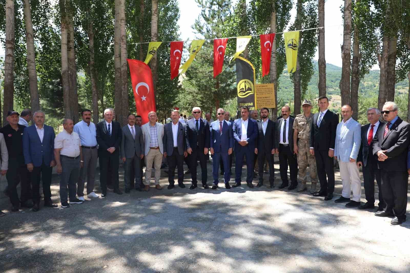 Dede Korkut kabri başında dualarla anıldı