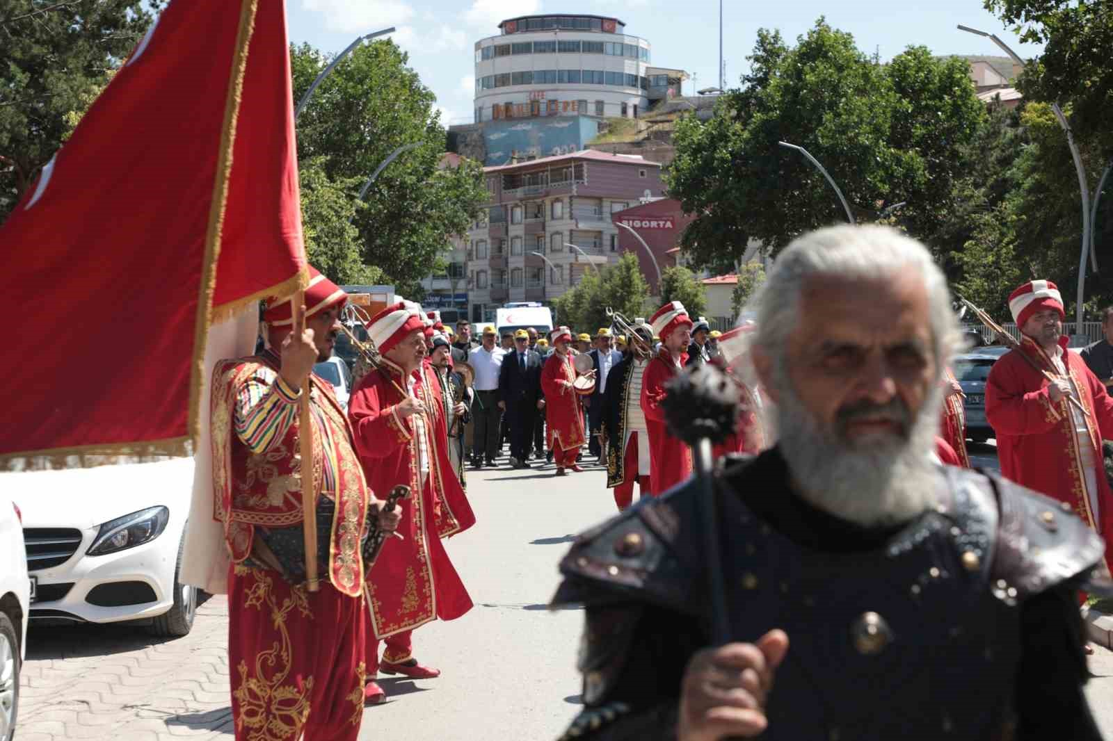 4 g&uuml;n s&uuml;recek olan Bayburt Dede Korkut 29. Uluslararası K&uuml;lt&uuml;r ve Sanat Ş&ouml;lenleri başladı
