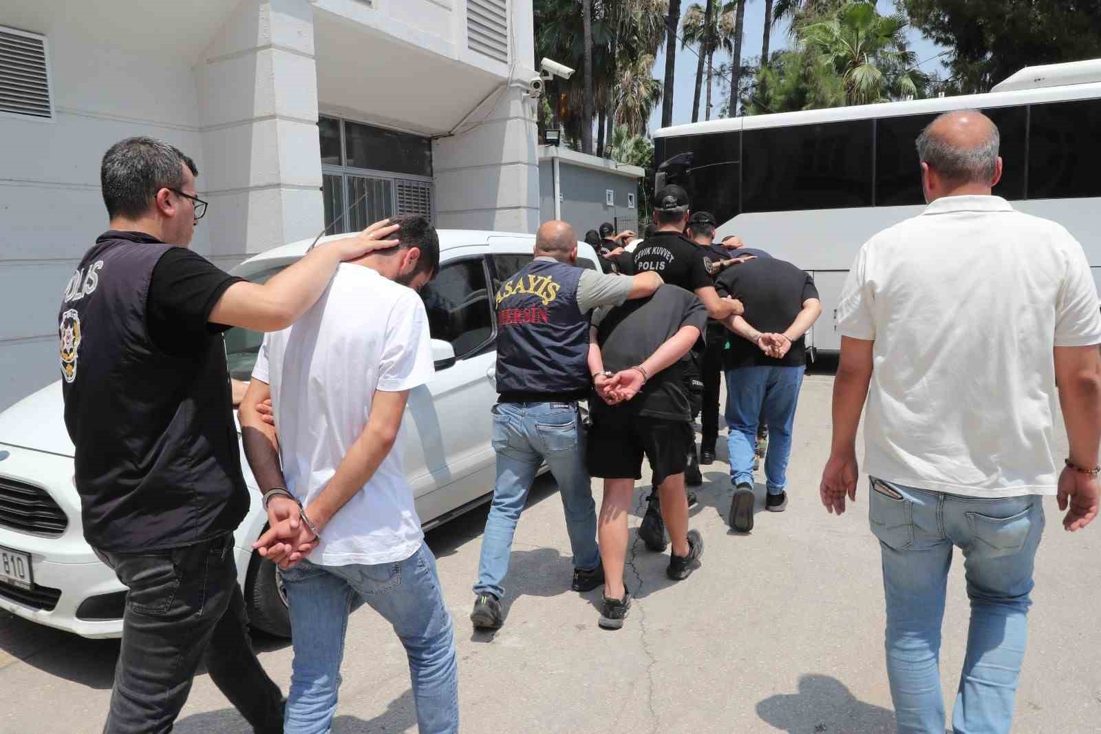 Mersin’de restoranda müzik kavgasının şüphelileri tutuklandı