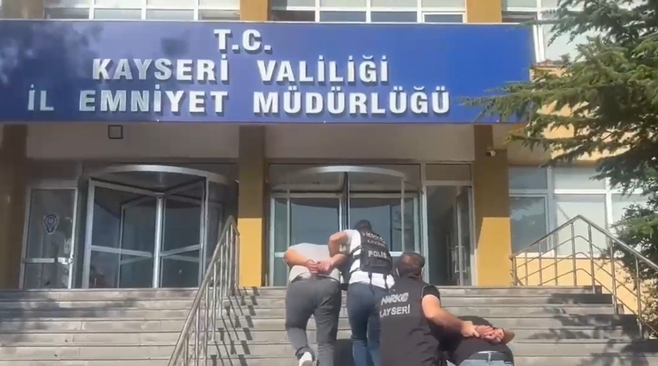 Midesinden uyuşturucu çıktı