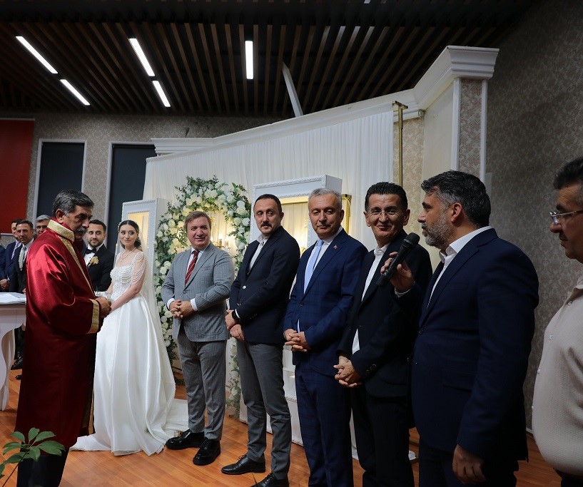 Erzincan İl Jandarma Komutanı Veysel Yanık’ın kızı dünya evine girdi