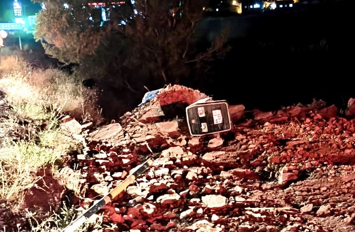 Otomobilin &ccedil;arptığı trakt&ouml;r&uuml;n s&uuml;r&uuml;c&uuml;s&uuml; ağır yaralandı
