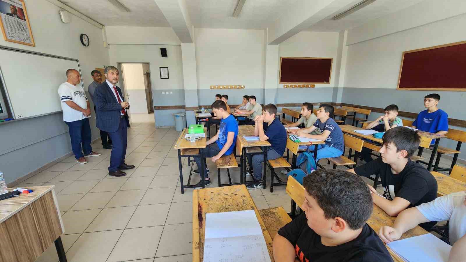 Kütahya MEM Müdürü Yılmaz’dan Destekleme ve Yetiştirme Kurslarına ziyaret