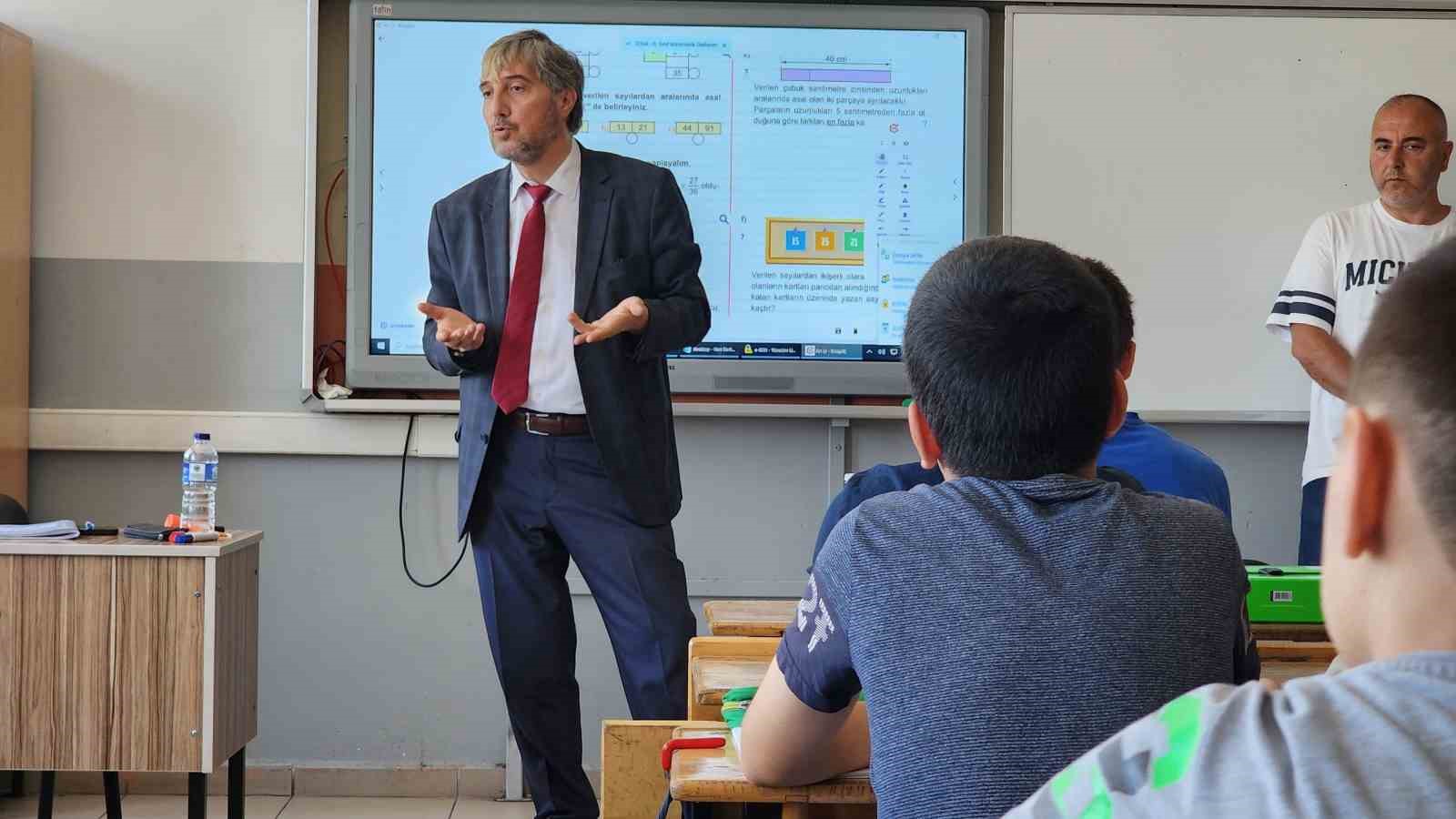 K&uuml;tahya MEM M&uuml;d&uuml;r&uuml; Yılmaz&rsquo;dan Destekleme ve Yetiştirme Kurslarına ziyaret
