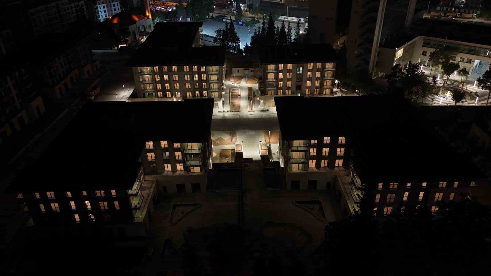 Kahramanmaraş’ta deprem konutları yükseliyor, şehir merkezi yeniden ayağa kalkıyor