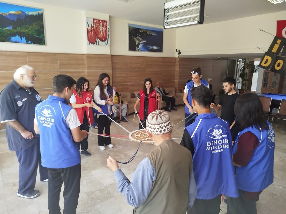 Huzurevinde nesiller arası gönül köprüsü