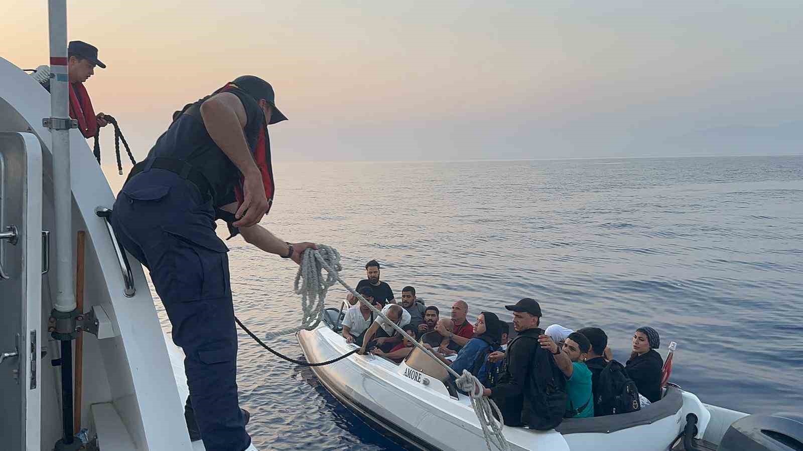 Bodrum’da 20 düzensiz göçmen kurtarıldı