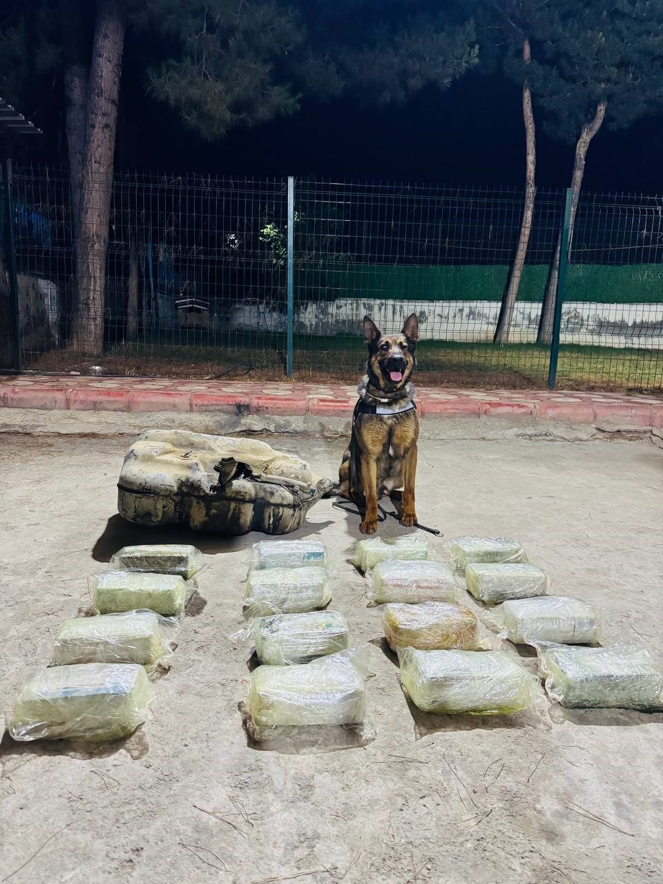 Ek mazot deposundan 20 kilogram esrar çıktı
