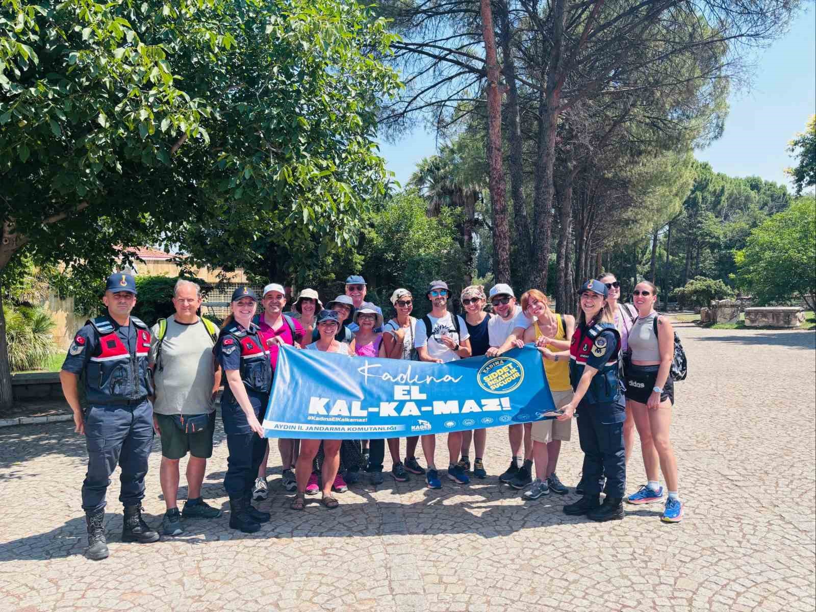 Afrodisias Antik Kenti ziyaretçilerine jandarmadan bilgilendirme