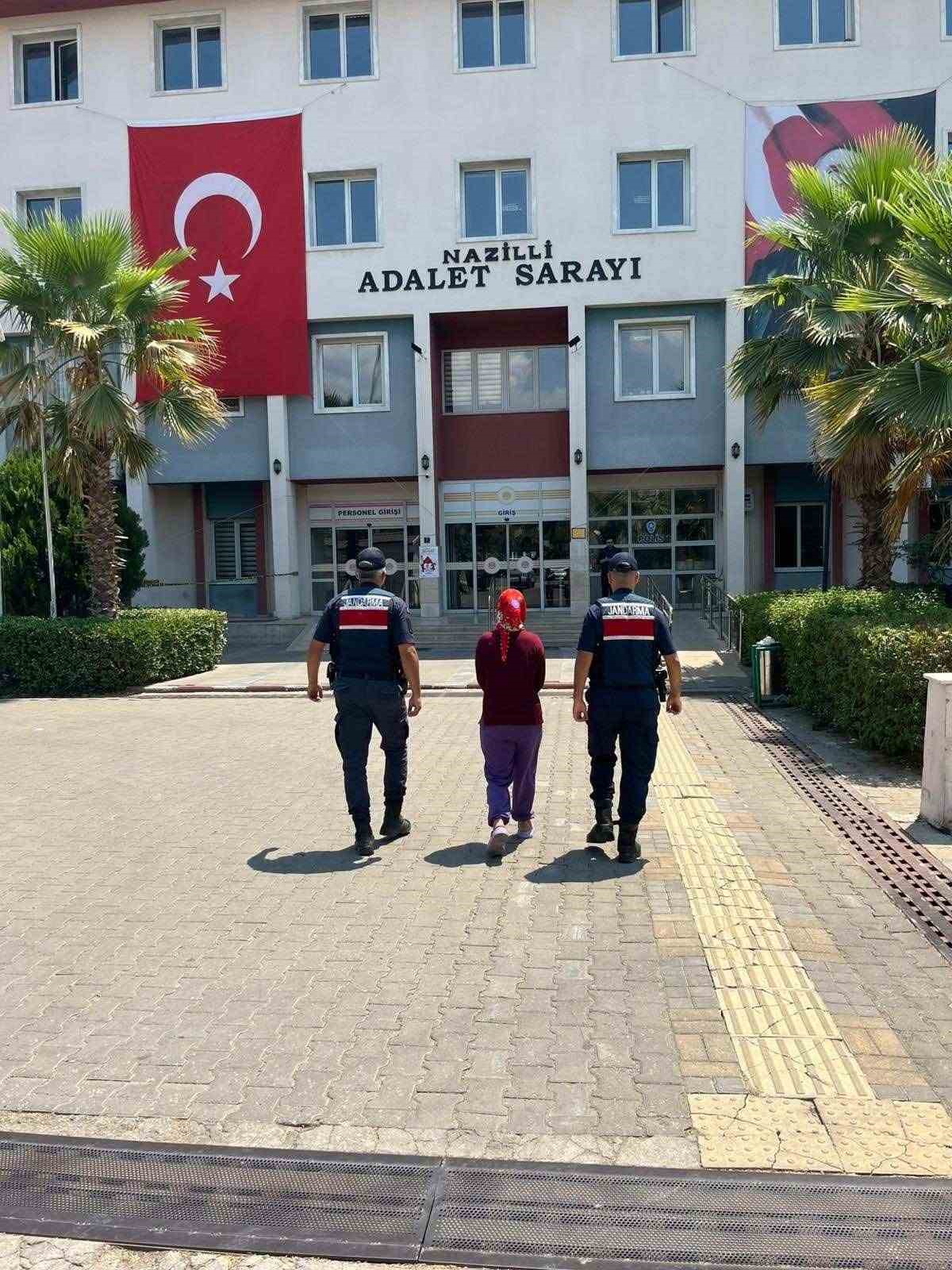 Aranan şahıslar jandarmadan kaçamadı