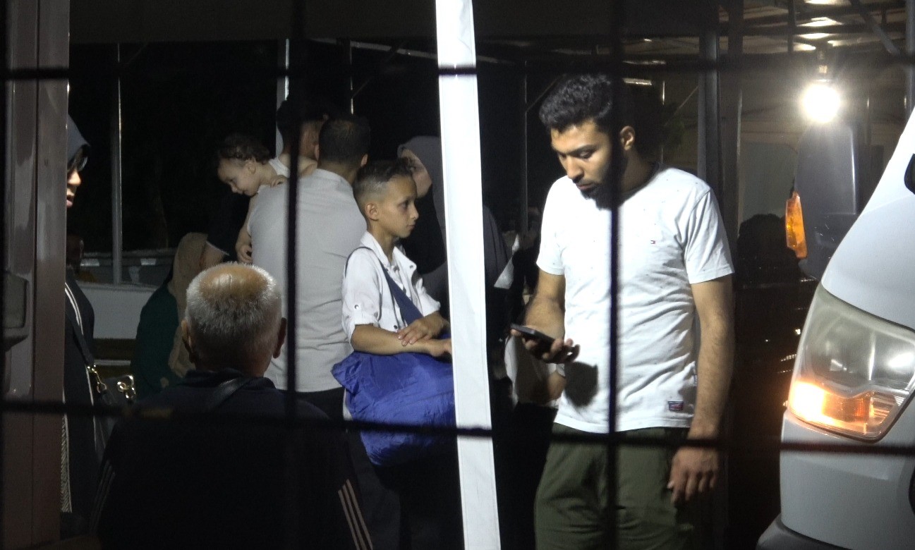 Suriyeli sığınmacıların dönüşleri gece saatlerinde de sürüyor