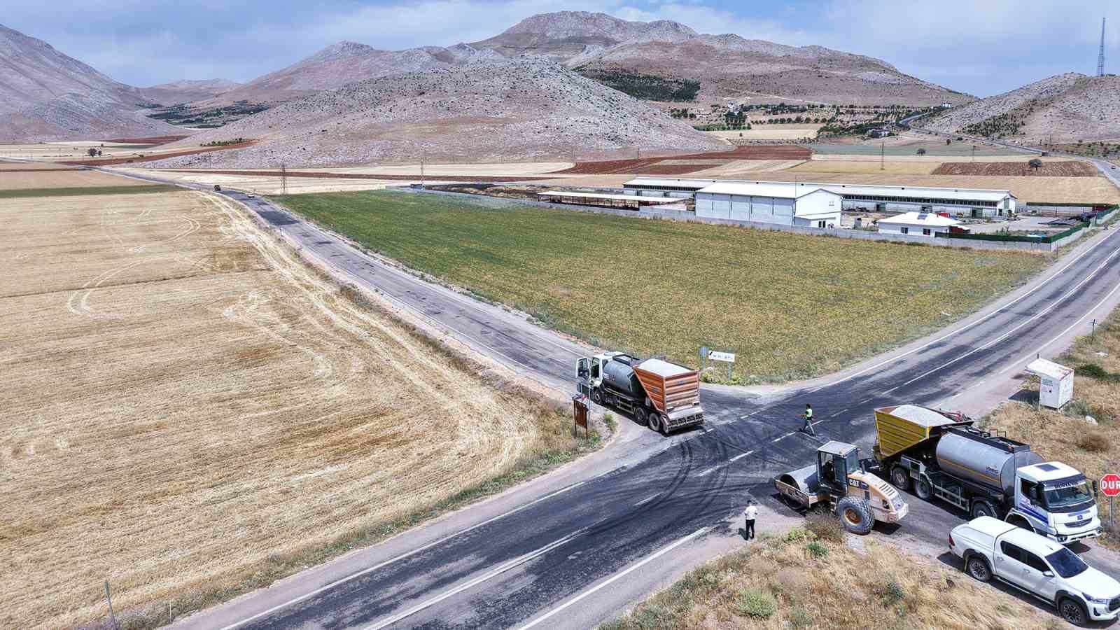 Kahramanmaraş’ın Elbistan yolları büyükşehir belediyesince yenileniyor