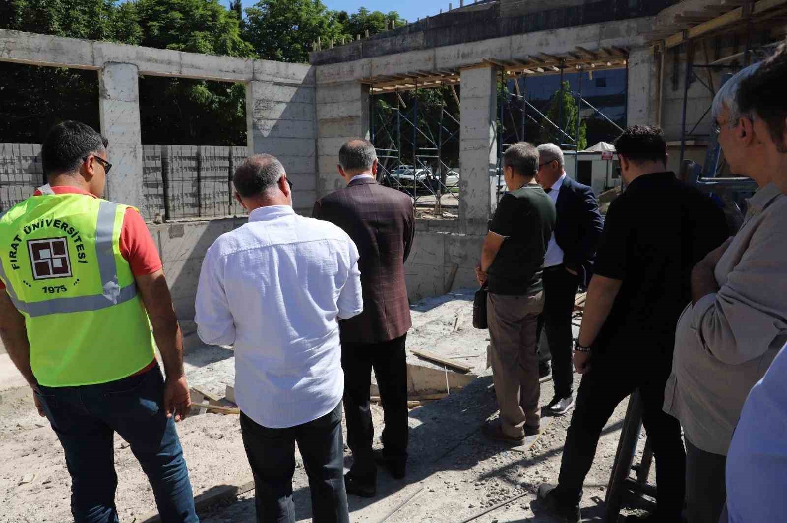 Rektör Göktaş, merkezi amfi inşaatında incelemelerde bulundu