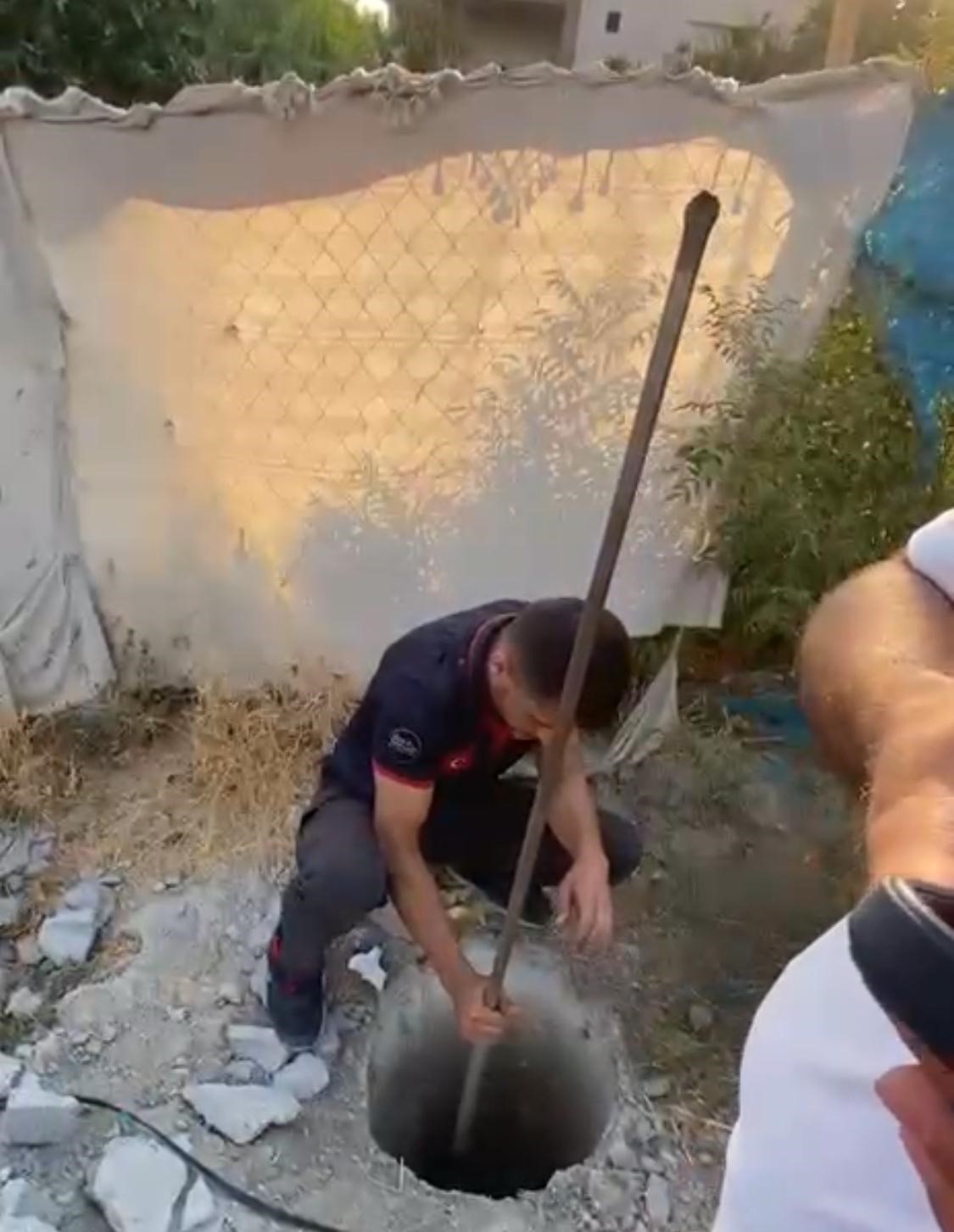 Batman’da kuyuya düşen yavru köpeği itfaiye kurtardı