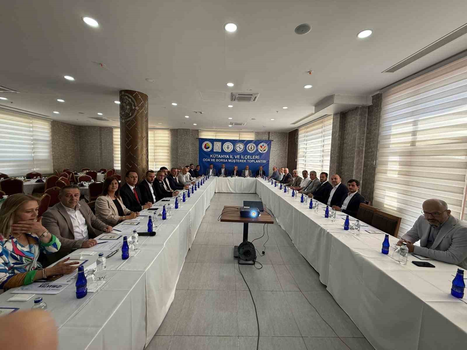 Kütahya ekonomisi Gediz’de masaya yatırıldı