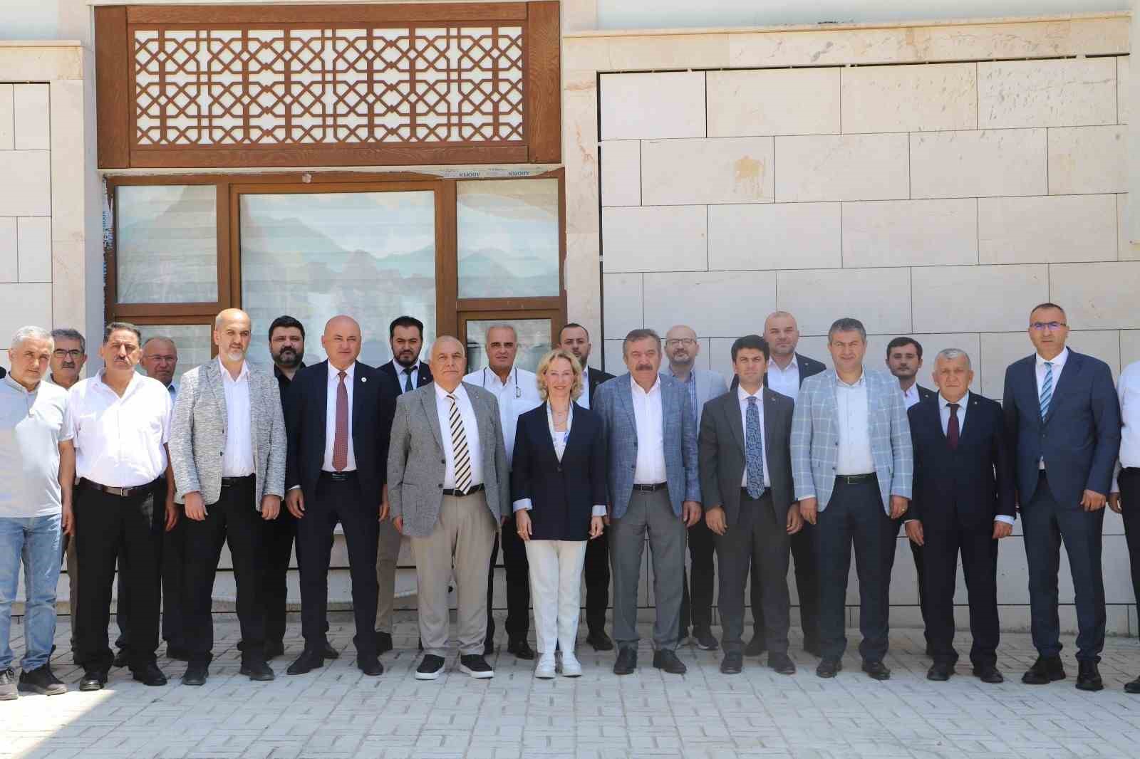 Kütahya ekonomisi Gediz’de masaya yatırıldı