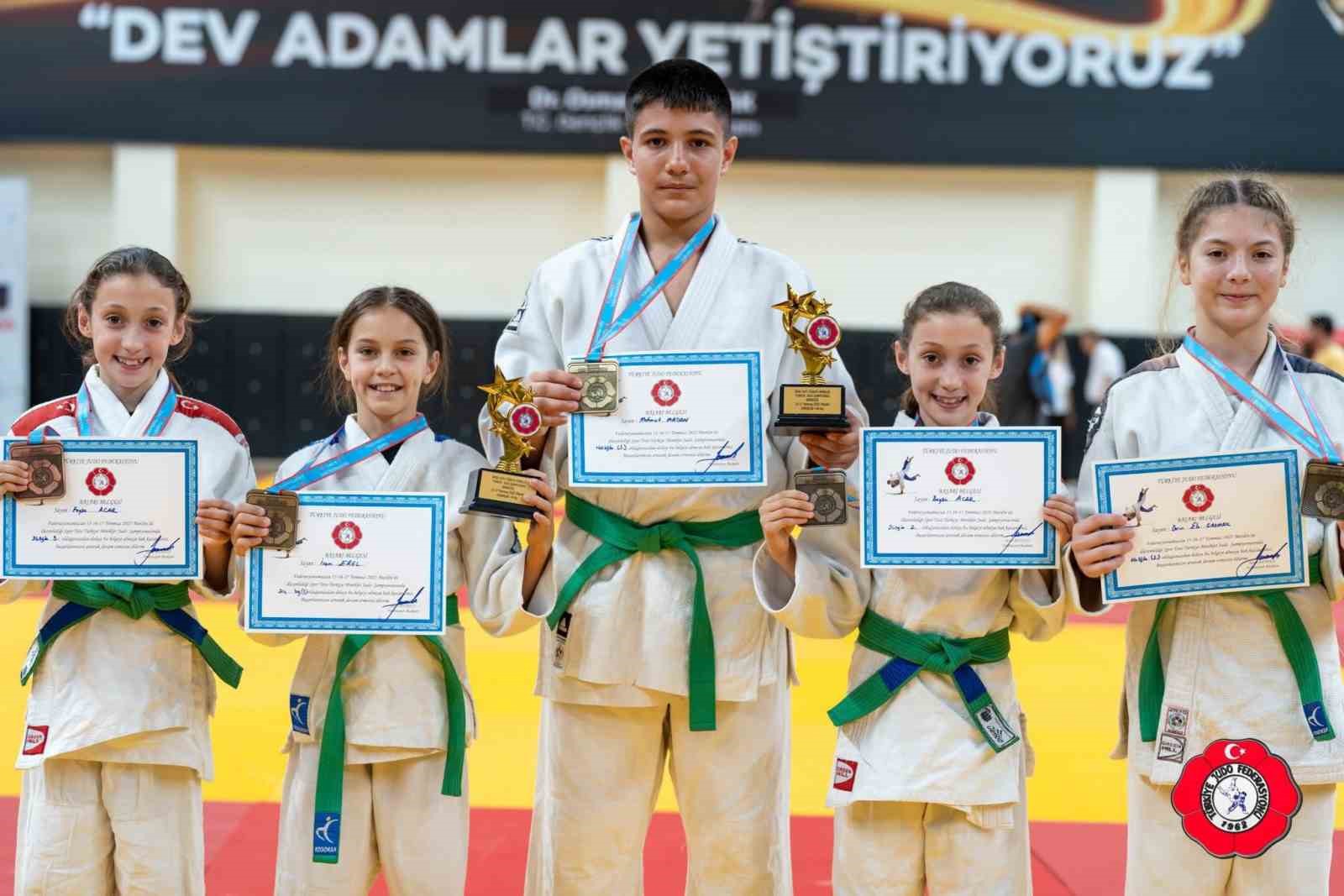 Salihlili judocular Erel ve Madan, Mardin’de şampiyon oldu