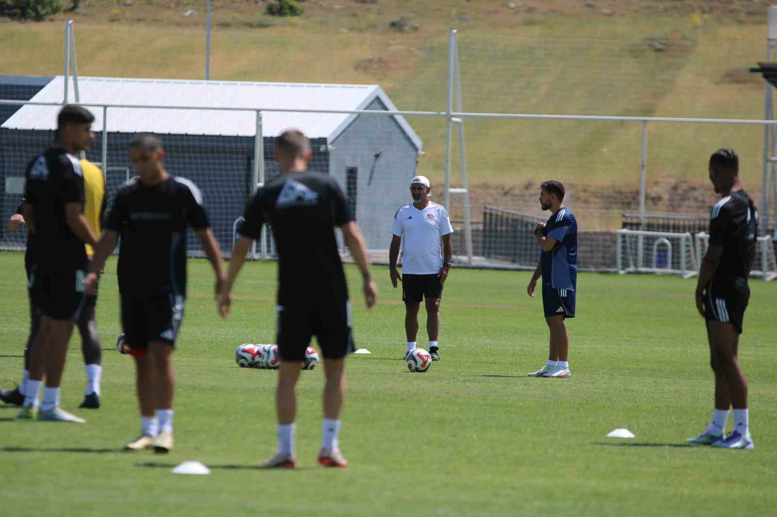 İsmet Taşdemir: "3 oyuncuyu kadromuza kattık, 3 oyuncu daha transfer etmeyi düşünüyoruz"