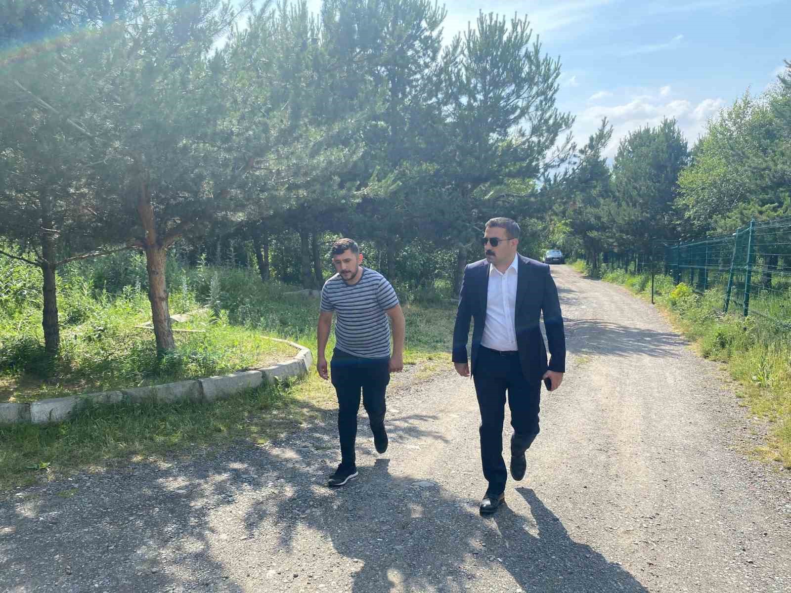 Kaymakam Akköz, Çıldır Gölü Mesire alanında incelemelerde bulundu