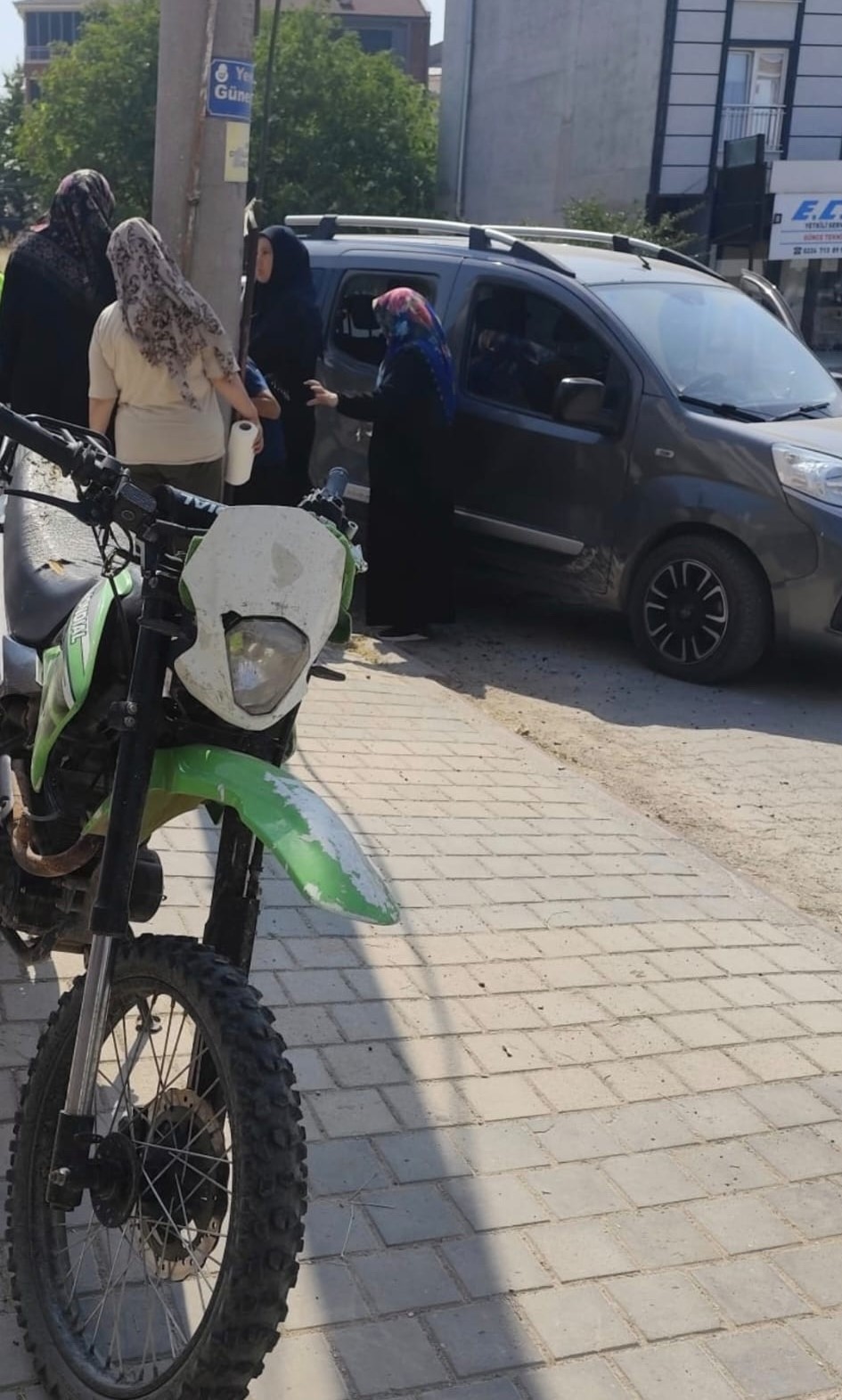 Kamyonetle çarpışan motosiklet sürücüsü yaralandı