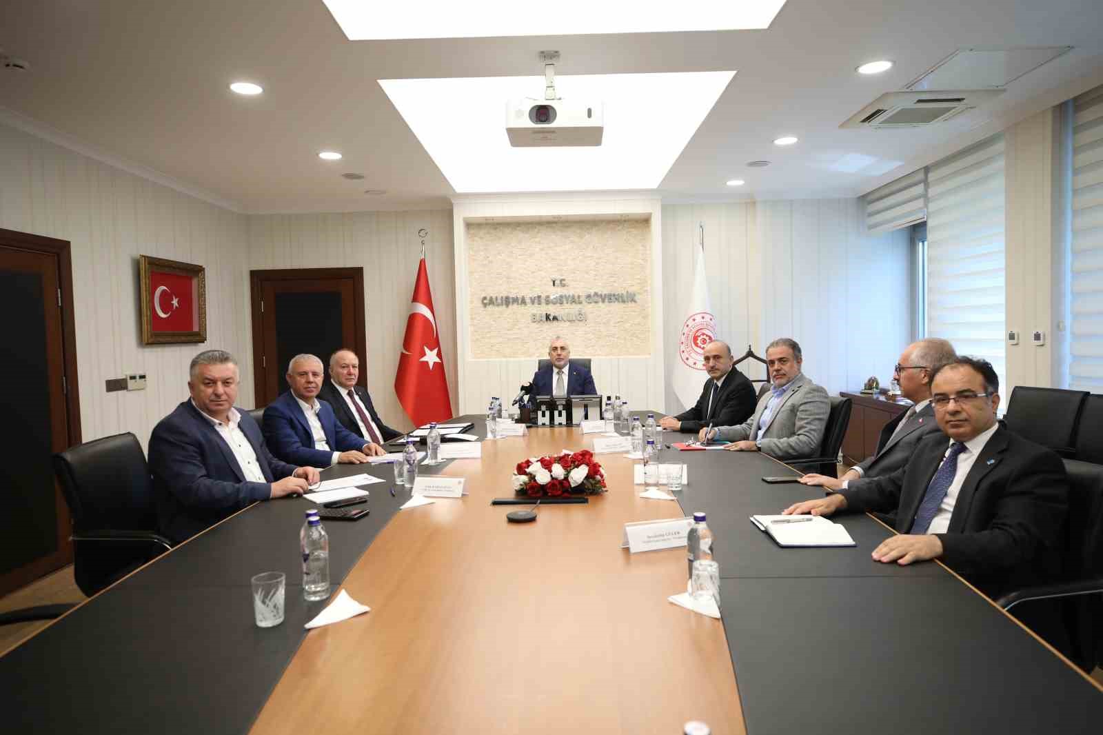 KÇP görüşmelerinde ilk 6 ay için yüzde 24, diğer 6 aylık dönemler için de enflasyon üzerinden zam teklifi