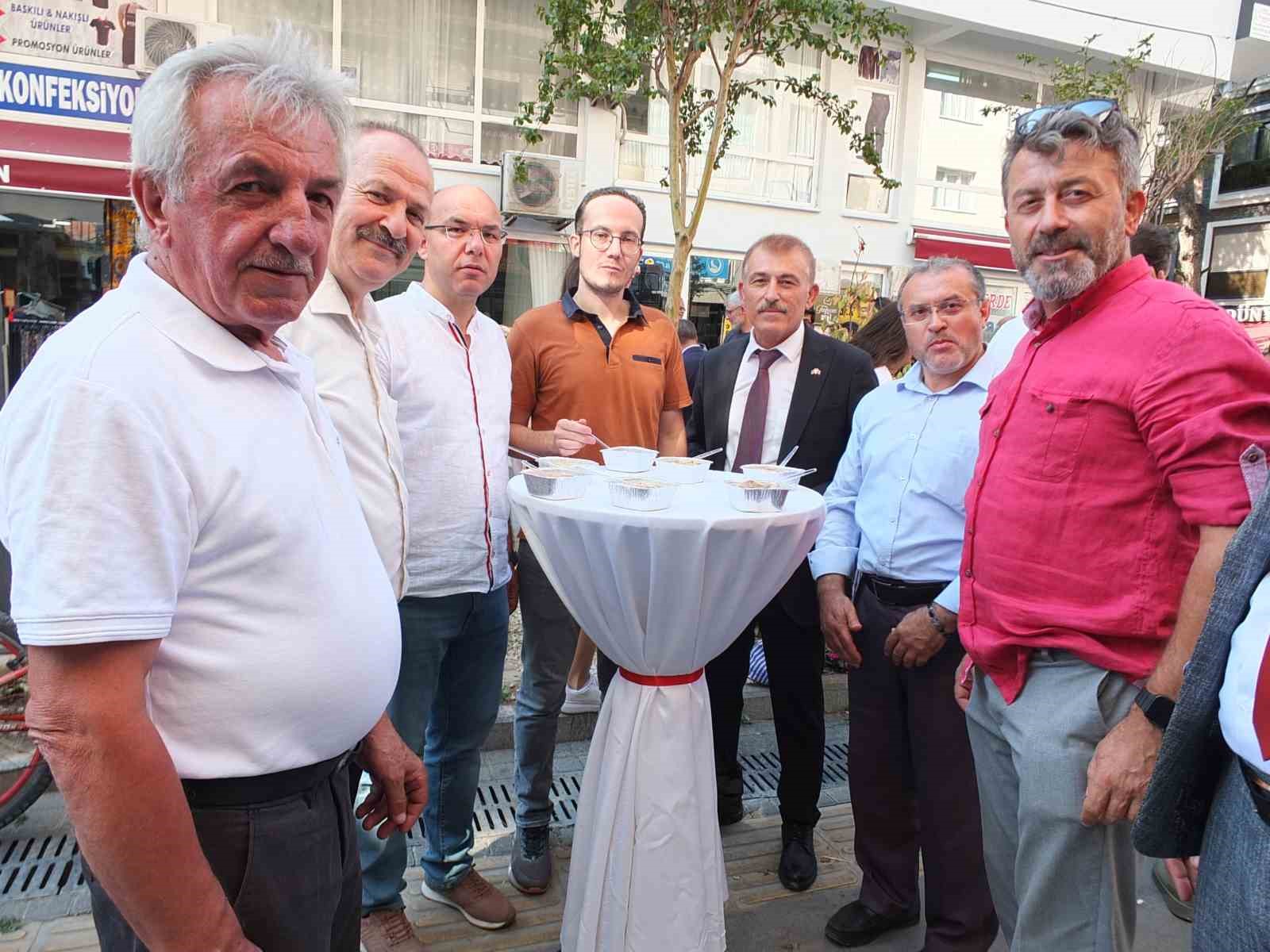 Balıkesir&rsquo;de MHP&rsquo;nin aşure hayrı ilgi g&ouml;rd&uuml;
