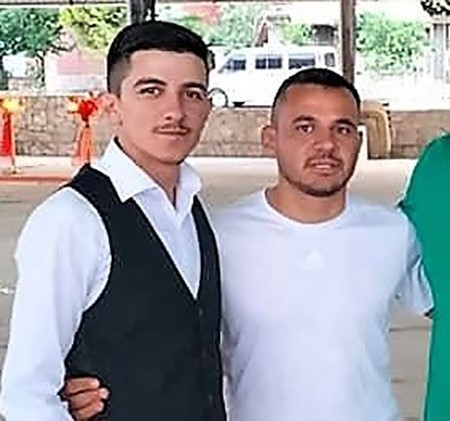 Tetikçi tutularak öldürülen gencin duruşmasında eski eşler birbirlerini suçladı