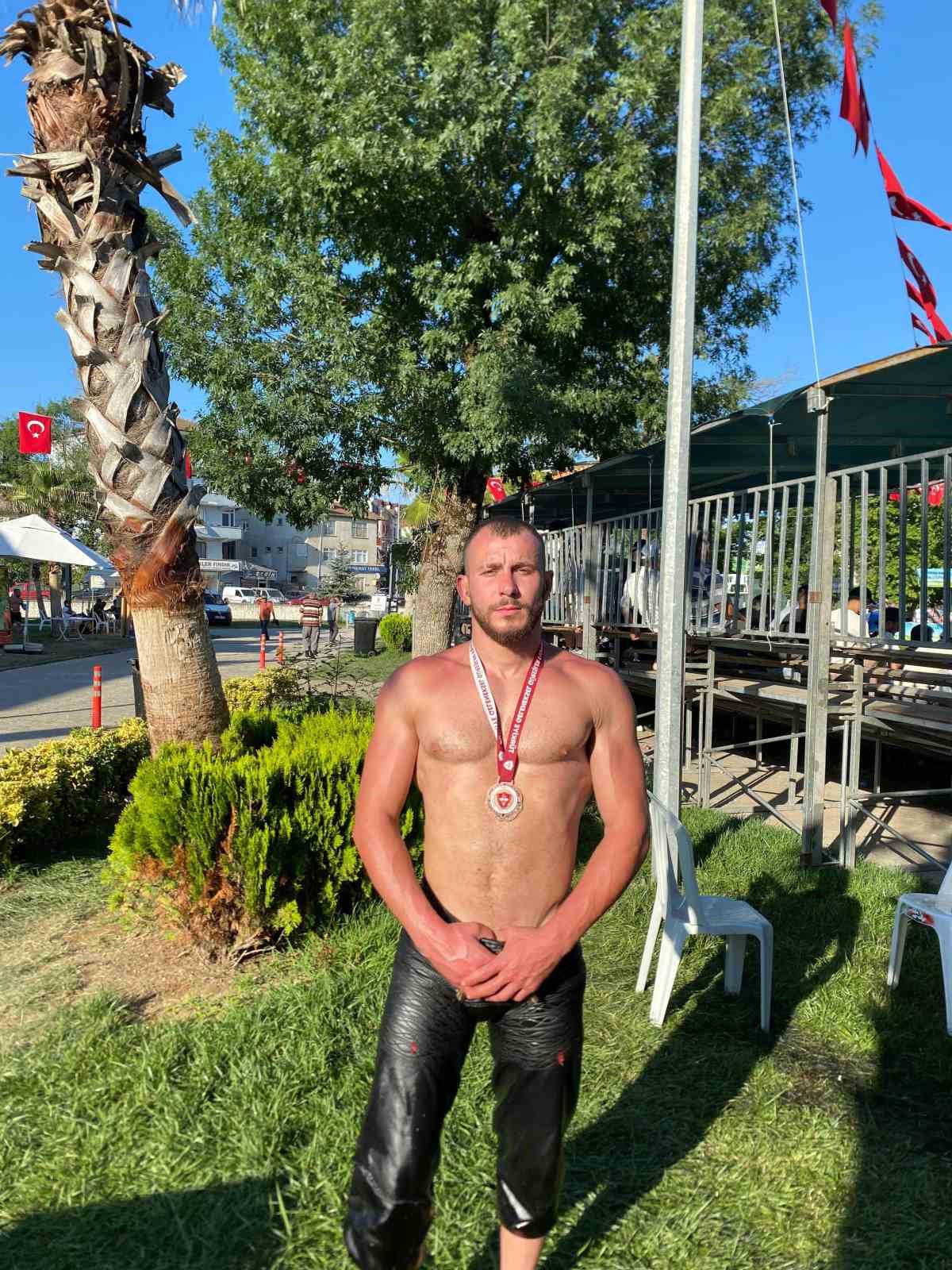 Sakarya Büyükşehir sporcularından gururlandıran başarı